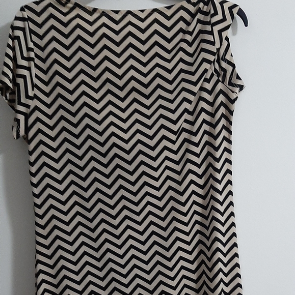 Dresses - Picture 9 of 10